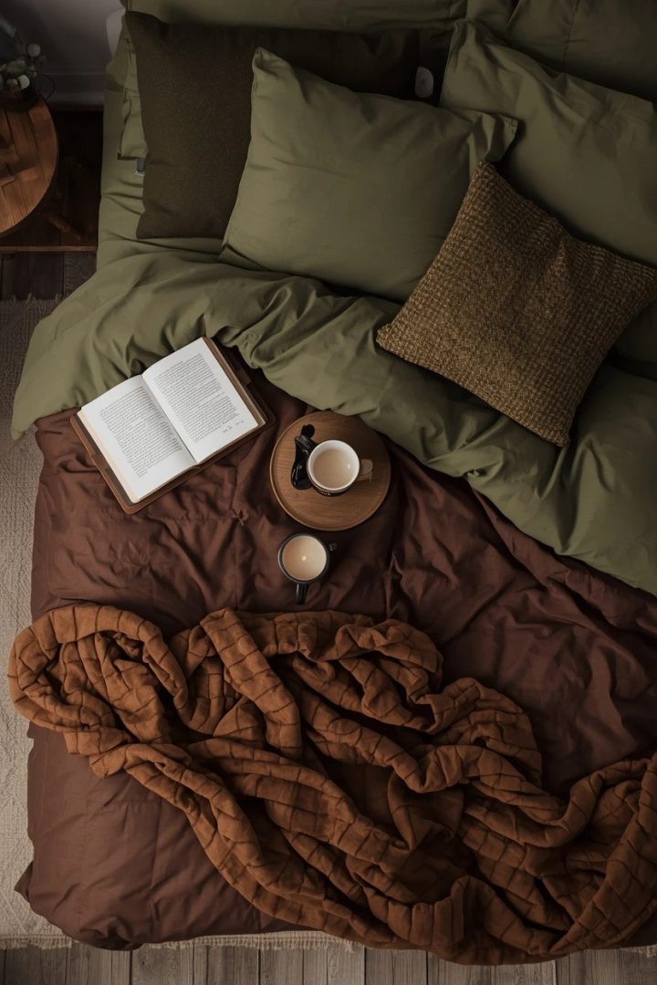 3. Layer Green and Brown Bedding for a Finished Bed